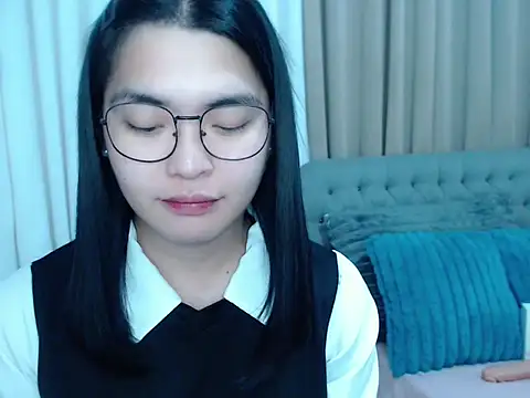 zhaviahale21 online show from 11/05/25, 10:37