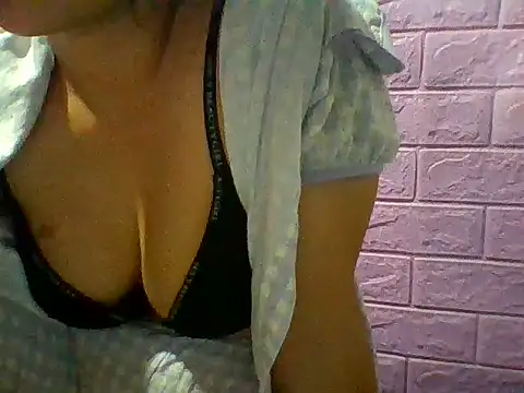 Mimi18x online show from 06/29/26, 10:15