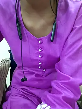 Snapshot of Aradhna_cute chatting on 01/14/25, 04:25 Aradhna cute online show from 01/14/25, 04:25