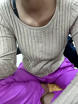 Snapshot of Aradhna_cute chatting on 01/14/25, 11:53 Aradhna cute online show from 01/14/25, 11:53