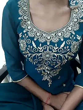 Snapshot of Aradhna_cute chatting on 01/17/25, 10:11 Aradhna cute online show from 01/17/25, 10:11