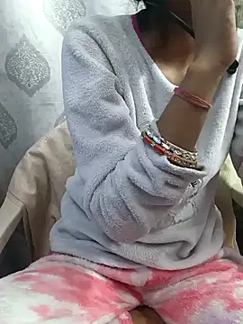 Snapshot of Aradhna_cute chatting on 01/22/25, 08:29 Aradhna cute online show from 01/22/25, 08:29