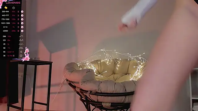 Lili Roze  online show from 01/07/25, 12:45