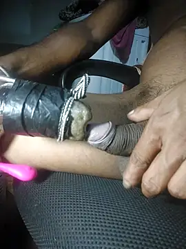 Snapshot of touldad chatting on 11/19/25, 12:49 touldad online show from 11/19/25, 12:49