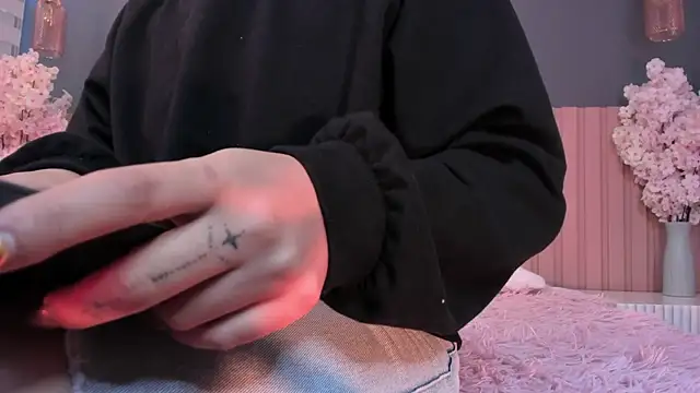 Megan mooree  online show from 02/12/25, 12:01