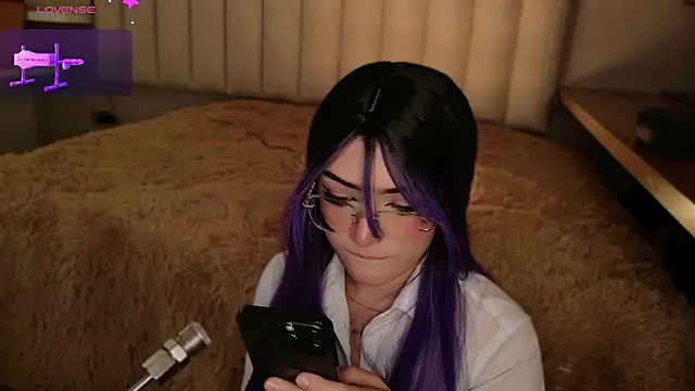 Megan mooree  online show from 10/22/25, 01:44