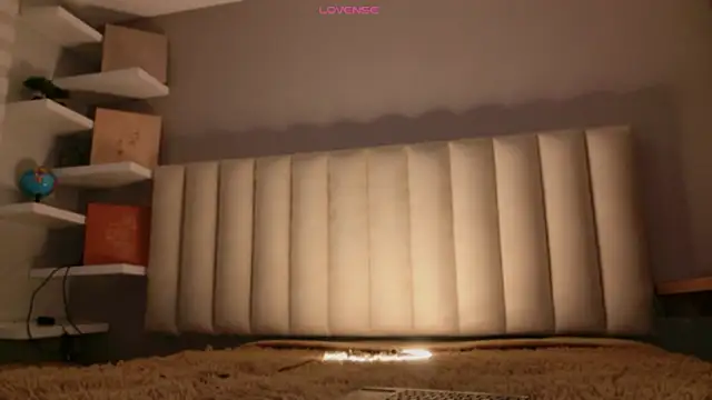 Snapshot of Megan_mooree_ chatting on 04/21/26, 12:33 Megan mooree online show from 04/21/26, 12:33