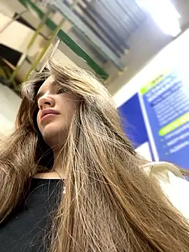 Holly Molii online show from 12/05/24, 05:04