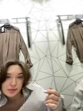 Holly Molii online show from 12/12/24, 08:25