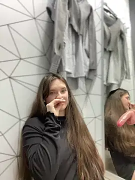 Holly Molii online show from 12/15/24, 08:19