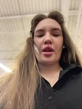 Holly Molii online show from 12/28/24, 08:37