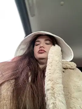 Holly Molii online show from 01/11/25, 05:10