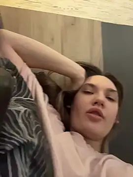 Holly Molii online show from 05/01/26, 01:21