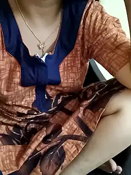 Snapshot of yourtamilcouple chatting on 01/28/25, 11:17 yourtamilcouple online show from 01/28/25, 11:17