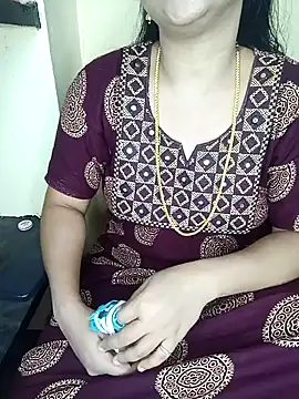 Snapshot of yourtamilcouple chatting on 10/05/25, 10:57 yourtamilcouple online show from 10/05/25, 10:57