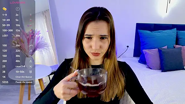 Alice Weiss online show from 03/04/25, 05:21