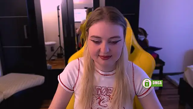 Snapshot of EvaAndLilith chatting on 11/24/25, 09:09 EvaAndLilith online show from 11/24/25, 09:09