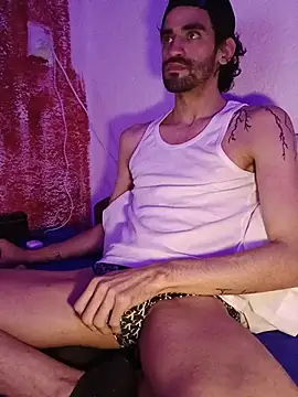 Snapshot of johngil0995 chatting on 11/23/25, 08:58 johngil0995 online show from 11/23/25, 08:58