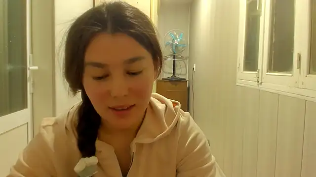 Snapshot of LunaXmii chatting on 11/01/25, 11:29 LunaXmii online show from 11/01/25, 11:29