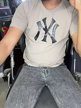 Snapshot of sexyboy09 chatting on 12/21/24, 06:02 sexyboy09 online show from 12/21/24, 06:02