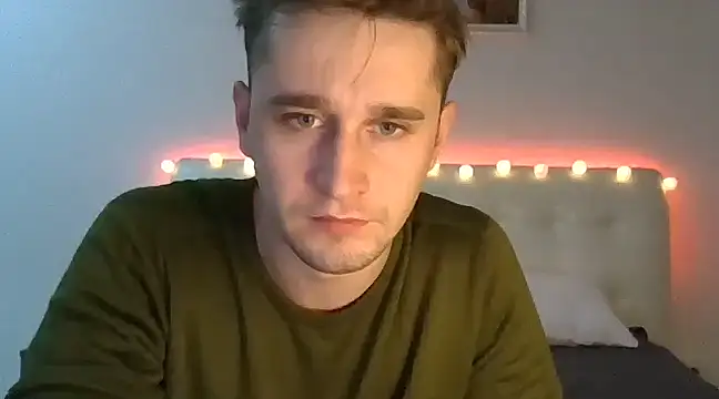 Snapshot of Frank07021 chatting on 12/13/24, 11:28 Frank07021 online show from 12/13/24, 11:28