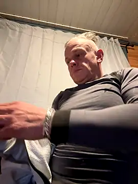 JakubW79 online show from 10/26/25, 06:19