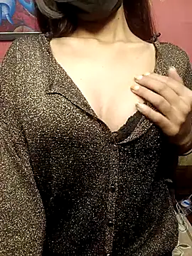 poojaji690 online show from 12/15/25, 07:23