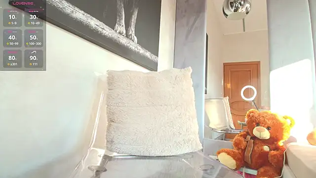 Mia  Milan online show from 02/11/25, 06:51