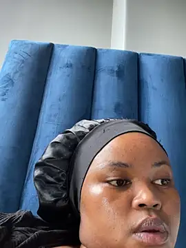 Curveysinaa online show from 02/19/25, 09:25