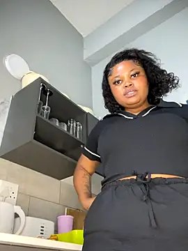 Curveysinaa online show from 10/07/25, 09:39