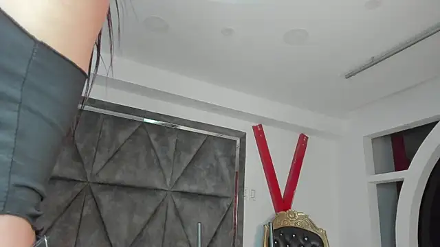 LuciaMoretti  online show from 09/13/25, 12:27