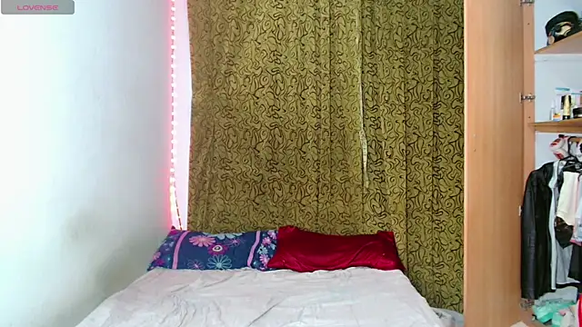 femboykeene online show from 10/18/25, 10:32