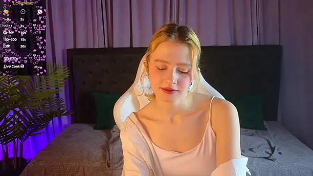 Snapshot of jenny_bunny_ chatting on 03/07/25, 05:18 jenny bunny online show from 03/07/25, 05:18