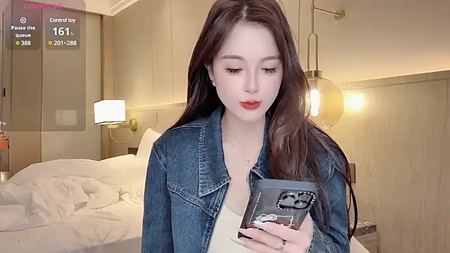 Snapshot of Neyllar chatting on 01/15/25, 12:25 Neyllar online show from 01/15/25, 12:25