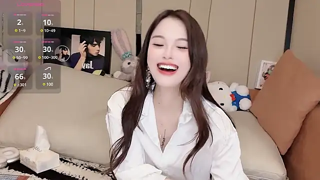 Snapshot of Neyllar chatting on 01/17/25, 06:23 Neyllar online show from 01/17/25, 06:23