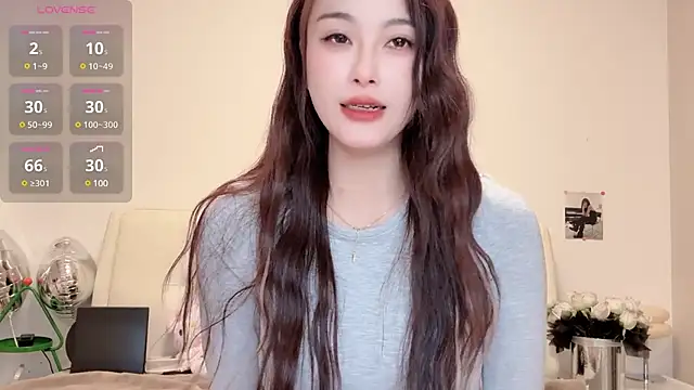 Snapshot of Neyllar chatting on 02/14/25, 09:10 Neyllar online show from 02/14/25, 09:10