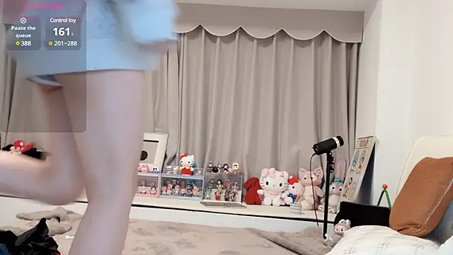 Snapshot of Neyllar chatting on 02/19/25, 09:47 Neyllar online show from 02/19/25, 09:47