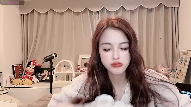 Snapshot of Neyllar chatting on 02/21/25, 09:11 Neyllar online show from 02/21/25, 09:11