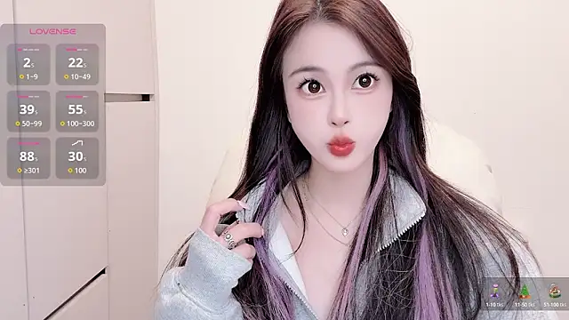 Snapshot of Neyllar chatting on 10/24/25, 08:44 Neyllar online show from 10/24/25, 08:44