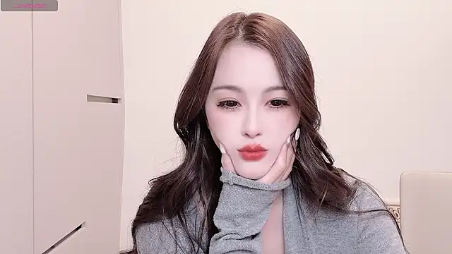 Snapshot of Neyllar chatting on 11/19/25, 02:28 Neyllar online show from 11/19/25, 02:28