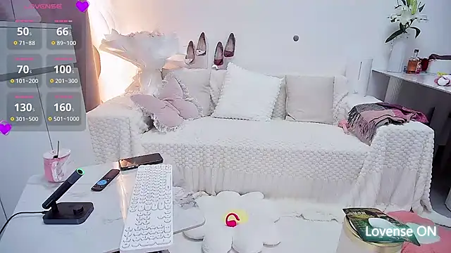 Feifei-cn online show from 11/12/25, 11:25