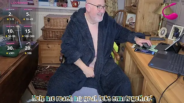 Snapshot of Adamdaddybear chatting on 01/18/26, 08:07 Adamdaddybear online show from 01/18/26, 08:07