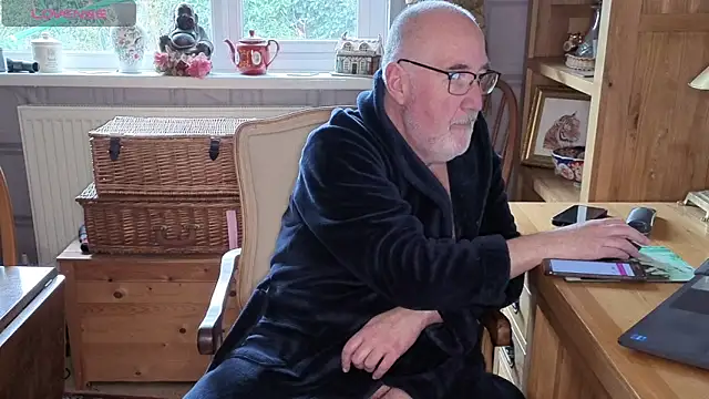 Snapshot of Adamdaddybear chatting on 02/09/26, 02:21 Adamdaddybear online show from 02/09/26, 02:21