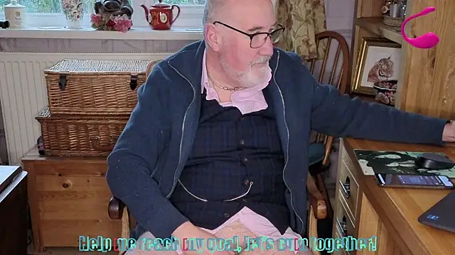 Snapshot of Adamdaddybear chatting on 02/10/26, 02:43 Adamdaddybear online show from 02/10/26, 02:43