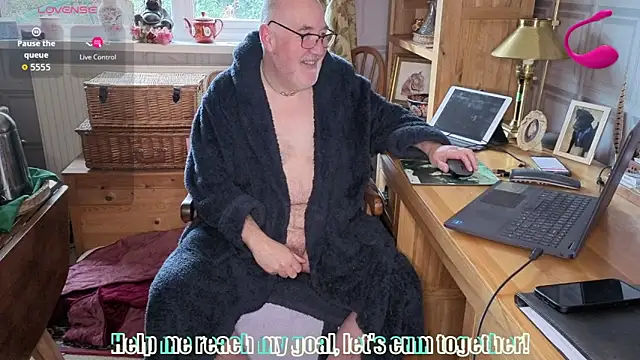 Snapshot of Adamdaddybear chatting on 03/01/26, 08:38 Adamdaddybear online show from 03/01/26, 08:38