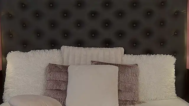 JaquelineM online show from 02/27/26, 06:02