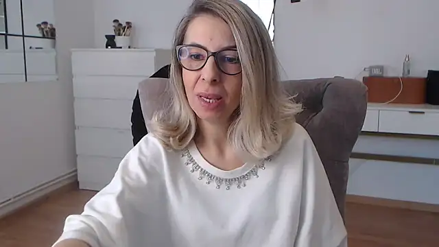 SukyGirl online show from 02/11/25, 08:48