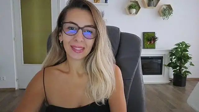 SukyGirl online show from 09/17/25, 10:39