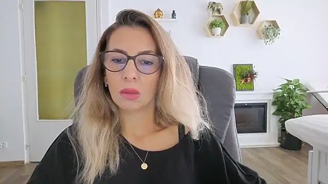 SukyGirl online show from 09/23/25, 06:49