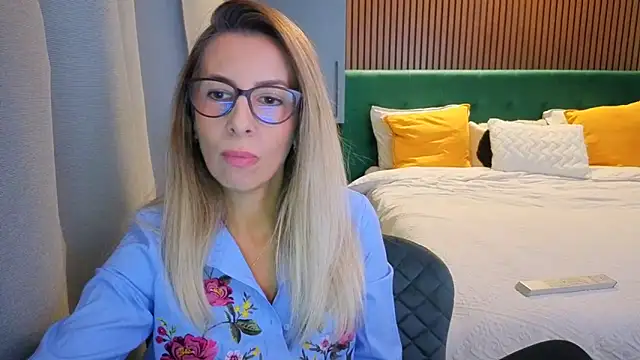 SukyGirl online show from 09/30/25, 02:11